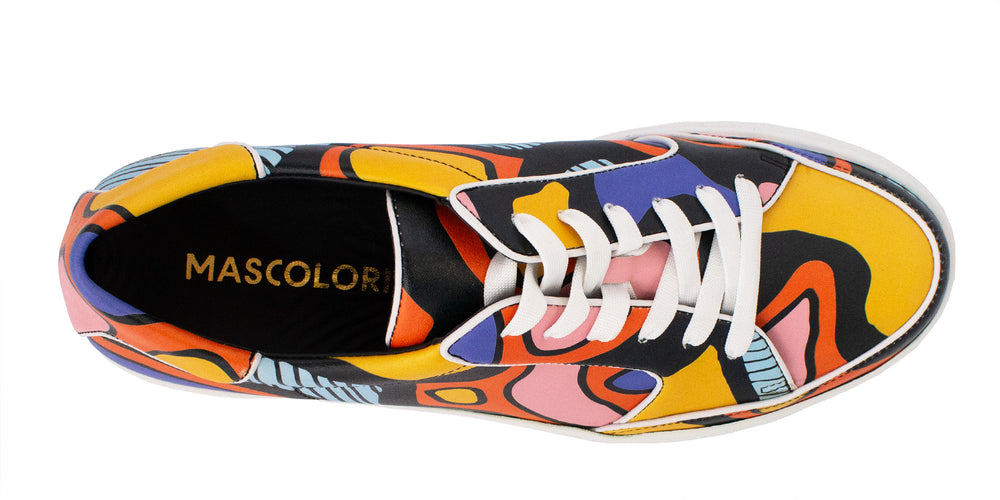 Sneaker mit abstrakten Punkten