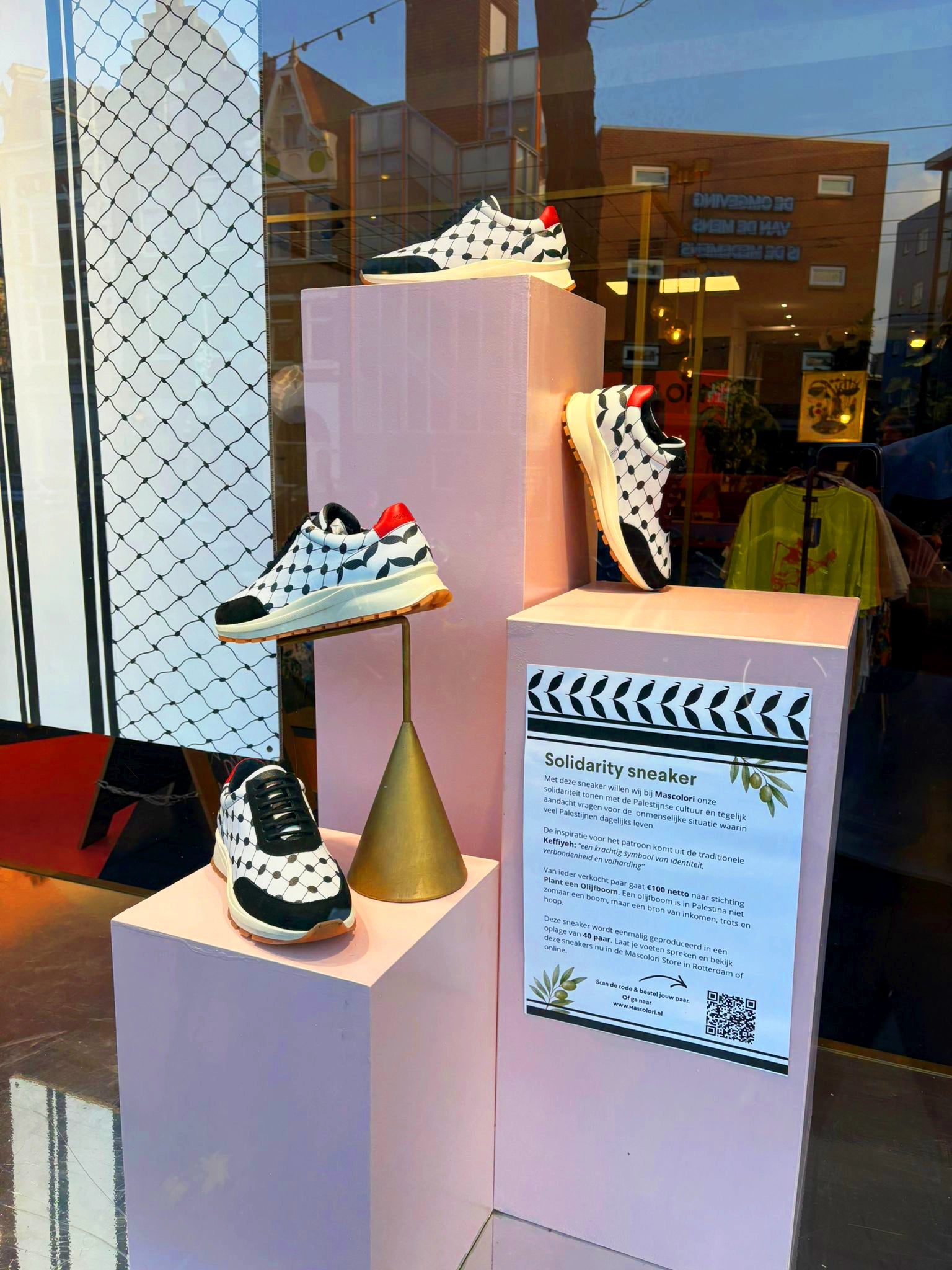 Solidaritäts-Sneaker